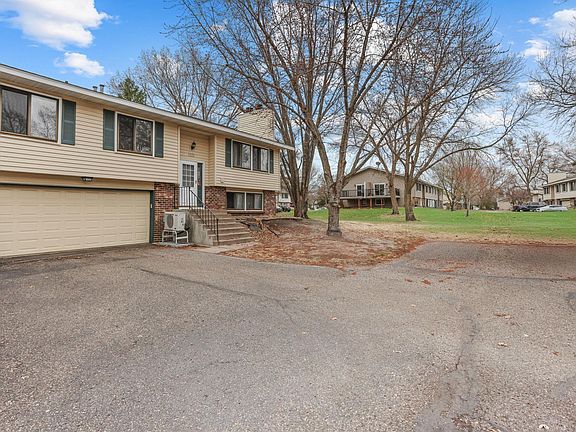 3rd image of 493 98th Ln NE