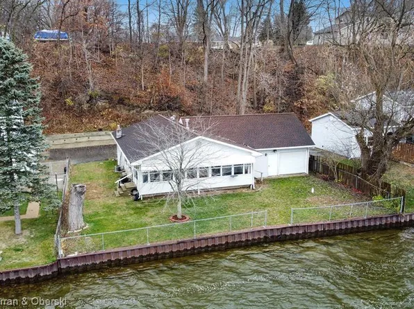 657 Lane Dr, Jackson, MI 49201