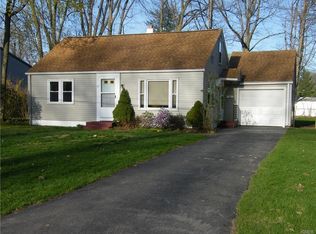 27 Pine Ridge Cir, North Syracuse, NY 13212
