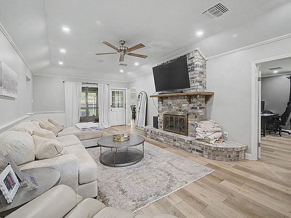5th image of 105 Cottonwood Dr