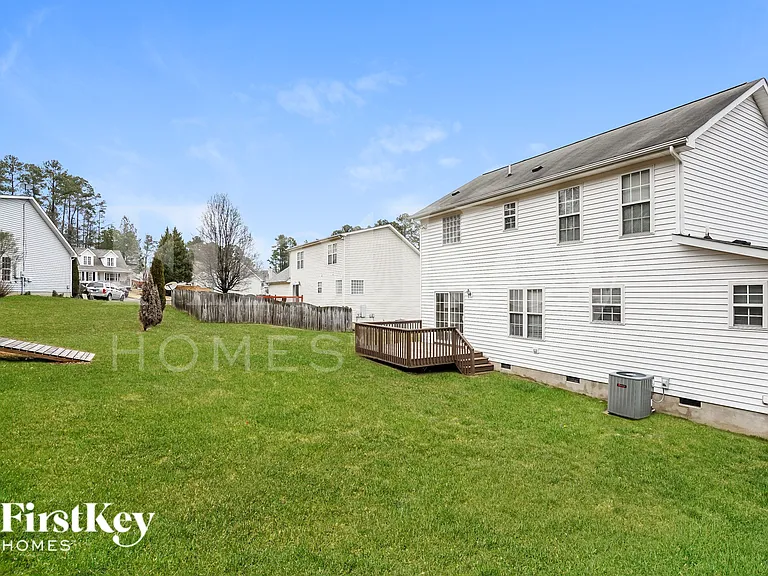 809 Hounds Chase Dr — Photo 15