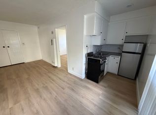 g11852, Los Angeles, CA 90049