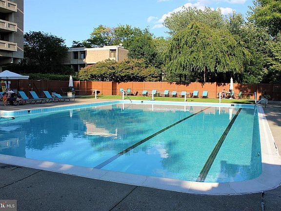 4th image of 240 M St SW #E100