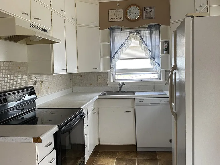 1428 30th St NE — Photo 3