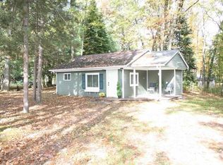 1869 Hampton Rd, Harrison, MI 48625