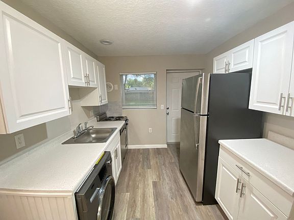 5th image of 1110 E Bates Ave #102