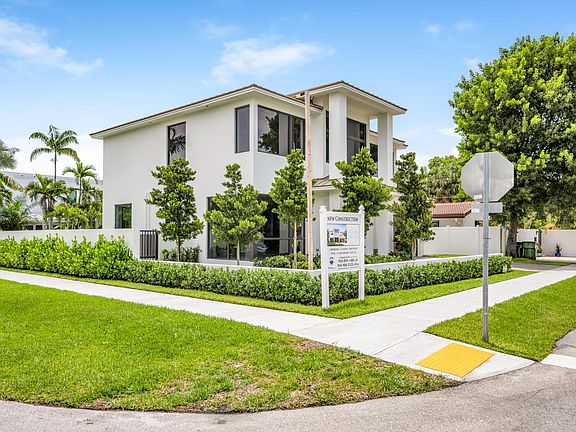 4th image of 445 NE 11th Avenue