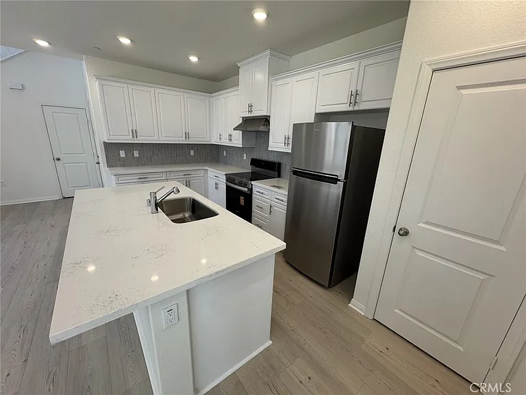 15993 Alamo Ct — Photo 4