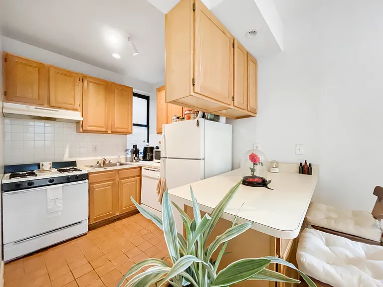 200 W 123rd St #4B — Photo 2