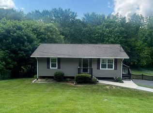 2710 S Greenwood Dr, Johnson City, TN 37604