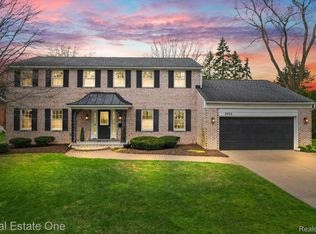 2076 Joanne Dr, Troy, MI