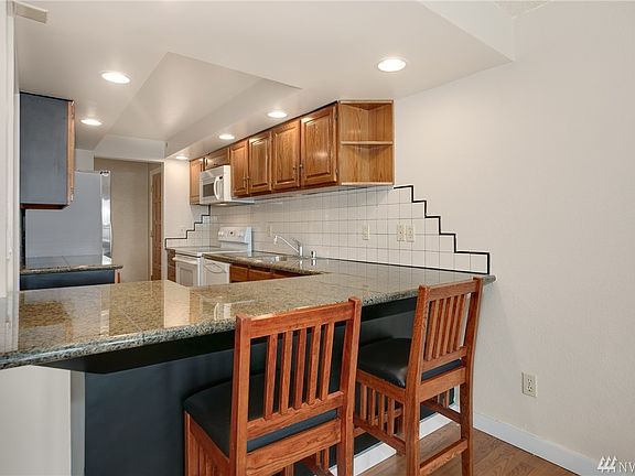 5th image of 5025 California Ave SW APT 305