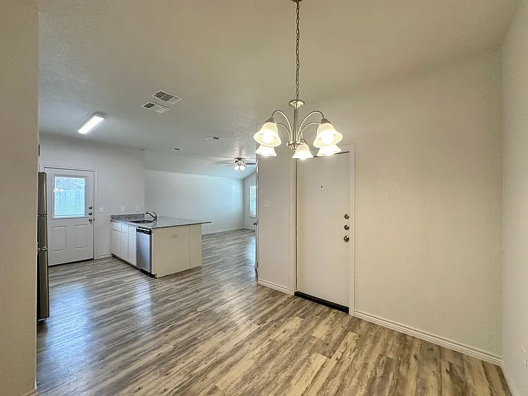 1801 Clovis Dr — Photo 11