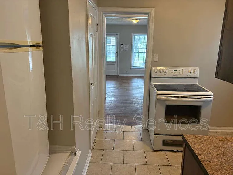2106 E 46th St — Photo 9