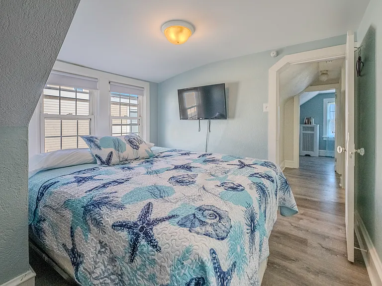 220 N Douglas Ave — Photo 19