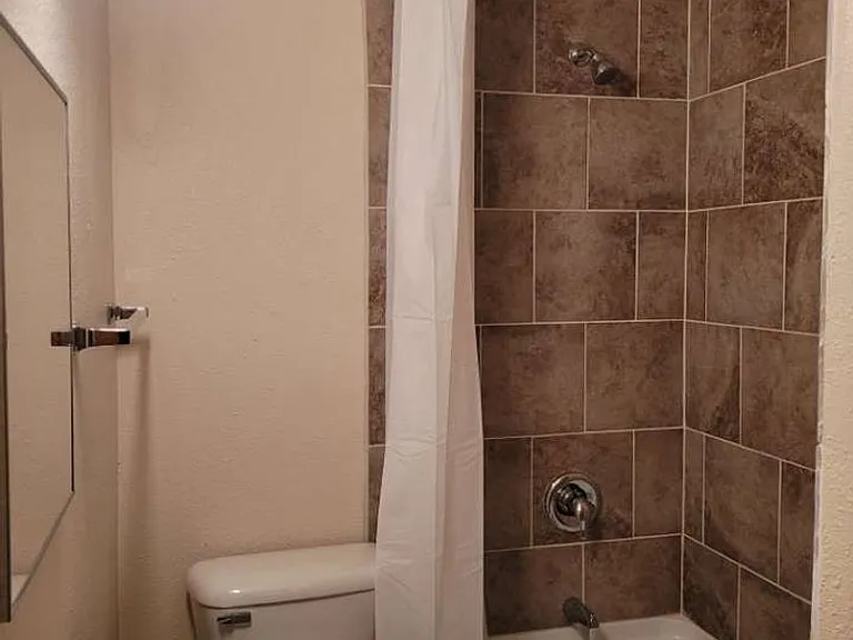 7610 W Clarke St — Photo 11