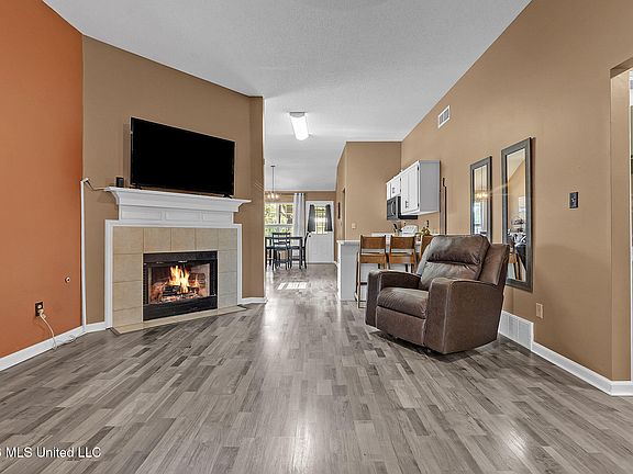 5th image of 1748 Thomas St