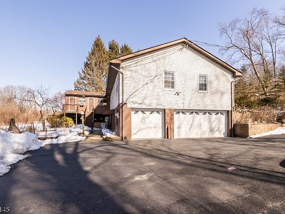 3rd image of 327 Mountain Lake Rd