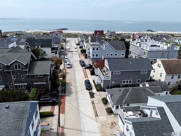 3rd image of 129 Hewlett Avenue