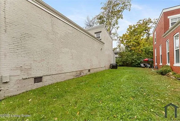 408 Dr W J Hodge St #J — Photo 5