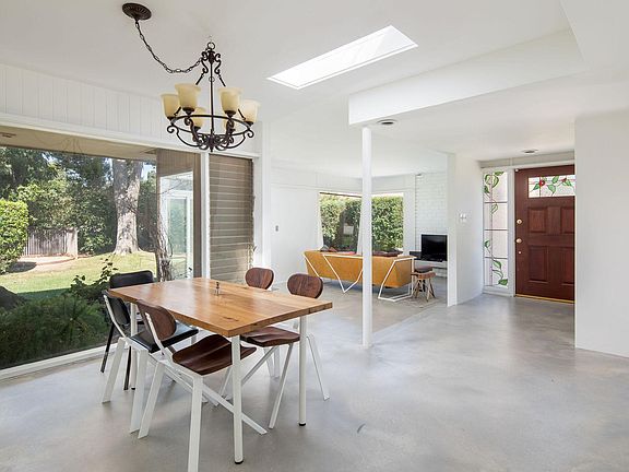 3rd image of 846 Catania Pl