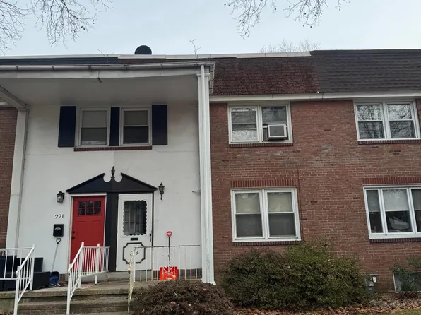 223 Sycamore Rd, West Reading, PA 19611