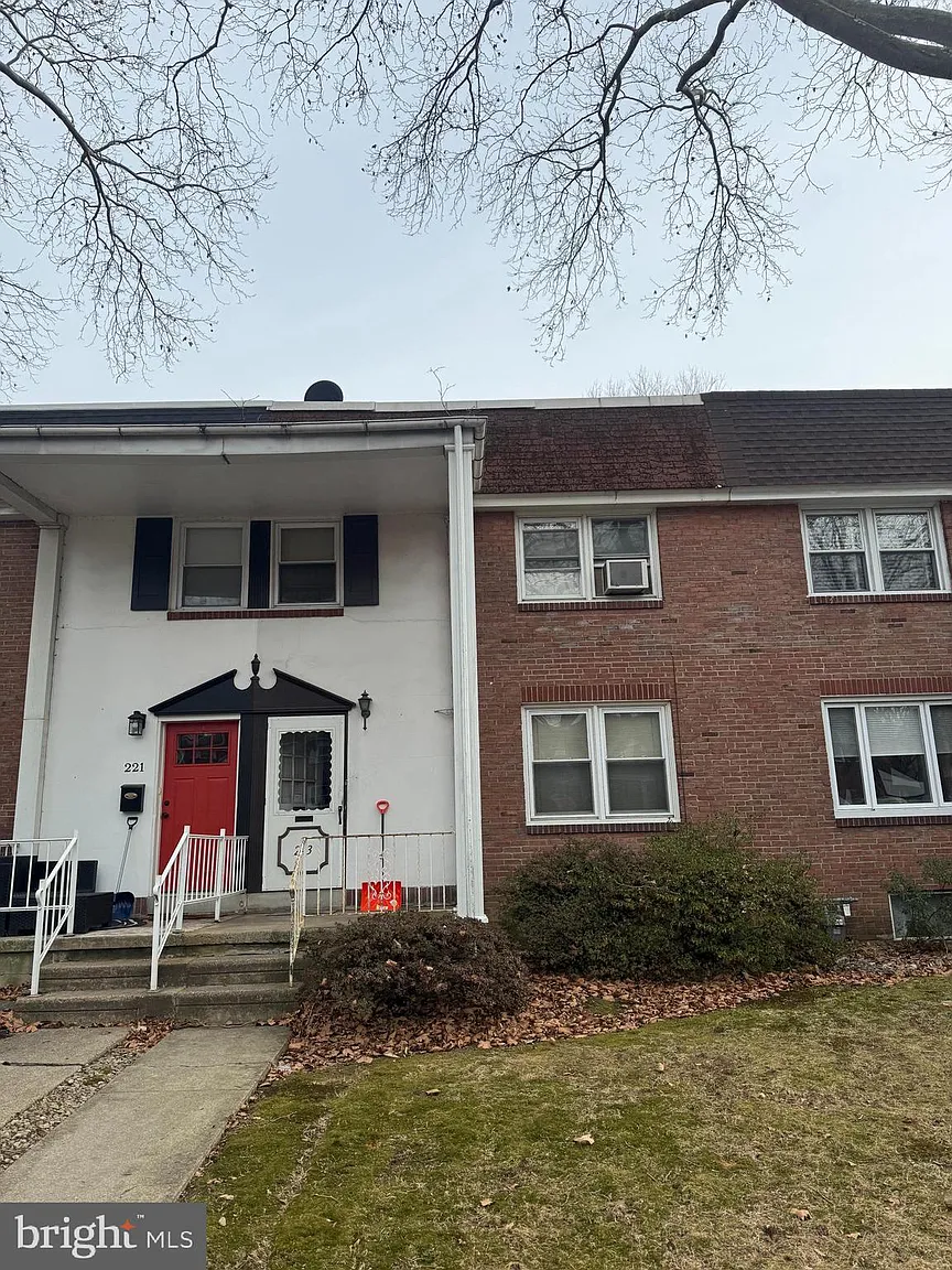 223 Sycamore Rd photo 1