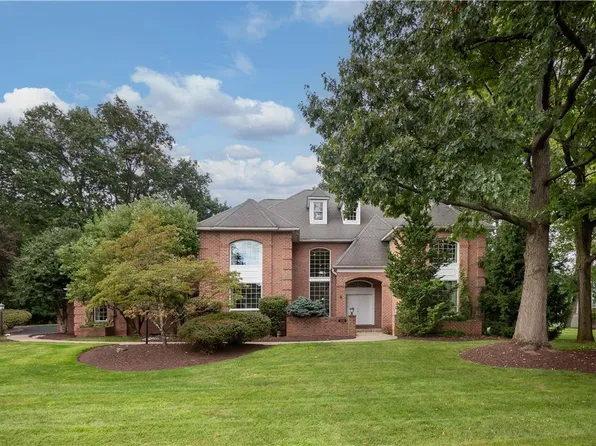 1232 Oakside Dr, Bethlehem, PA 18017