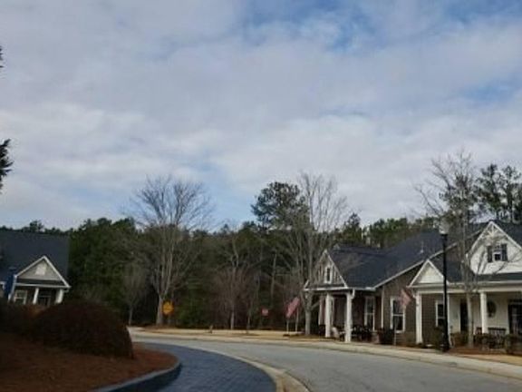 Exterior Neighborhood (street photo)