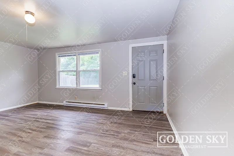 2 bed, 1.0 bath, 500 sqft, $795 — Photo 2