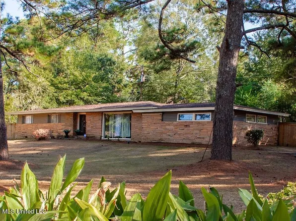 1715 Meadowbrook Rd, Jackson, MS 39211