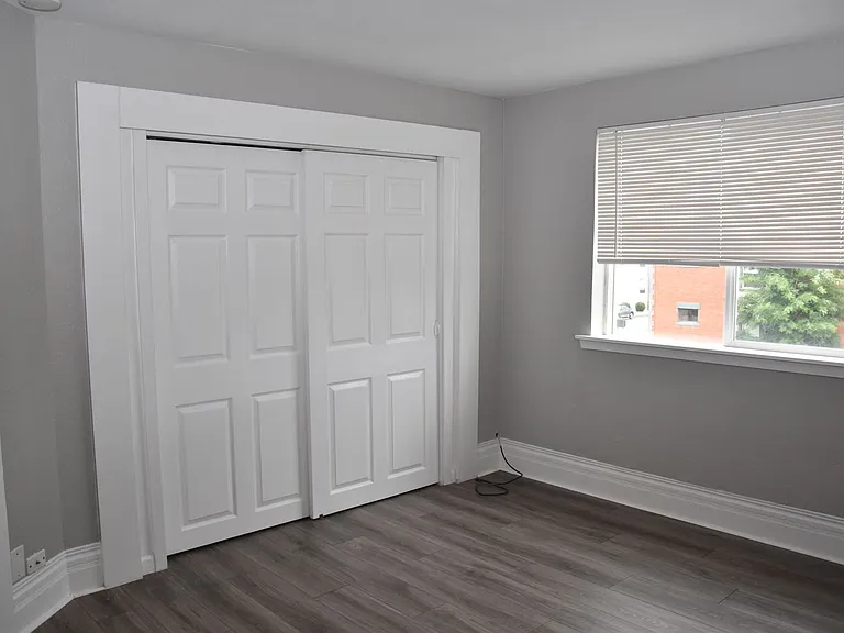 906 S J St — Photo 12
