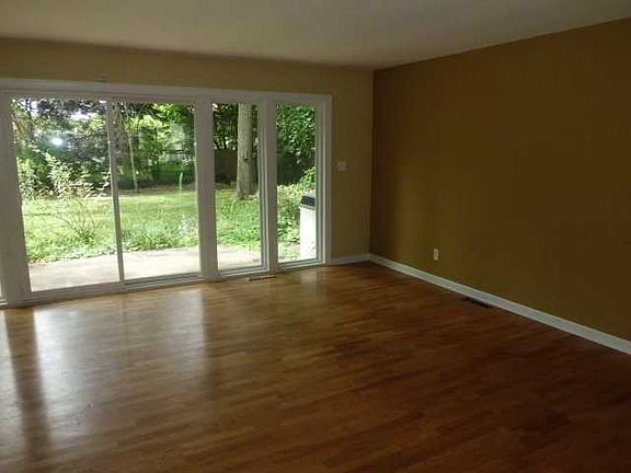 3rd image of 23318 Forest Ln