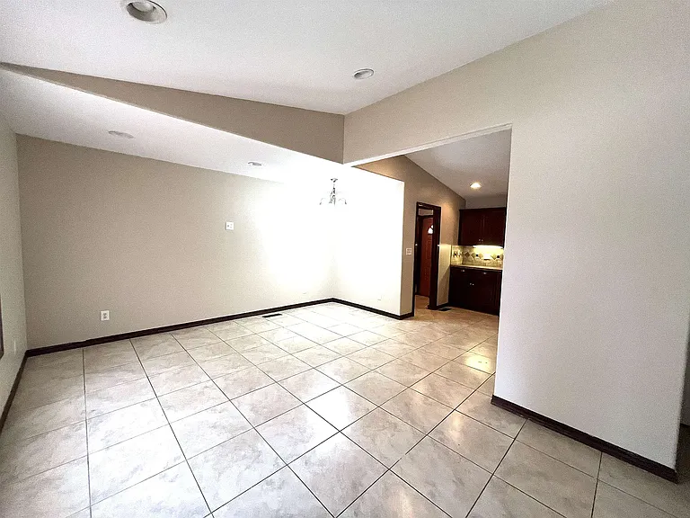 1128 S Sedgwick St — Photo 6