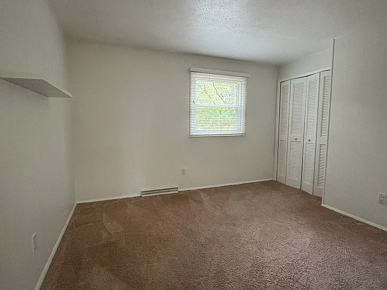 9237 White Oaks Cir — Photo 19