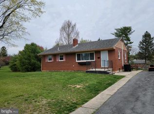 325 W 9th St, Waynesboro, PA 17268