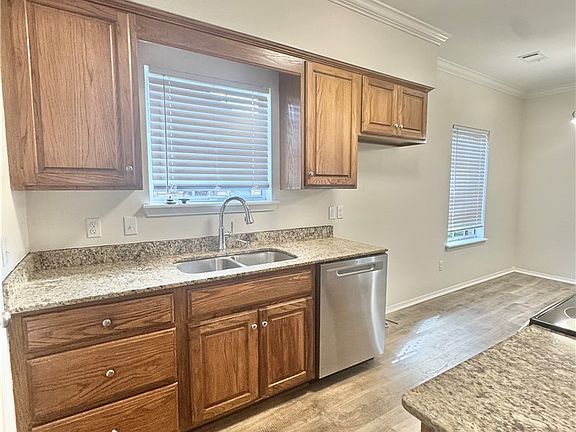 3rd image of 216 Heather Ln