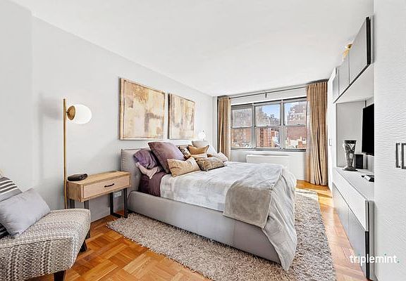 3rd image of 205 E 63rd St APT 7E