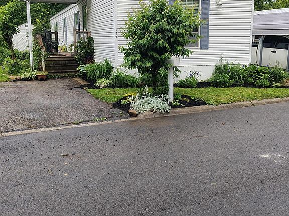 3rd image of 127 Sarah Ln