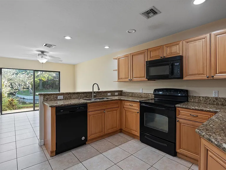 6094 Live Oak Ct #B — Photo 17