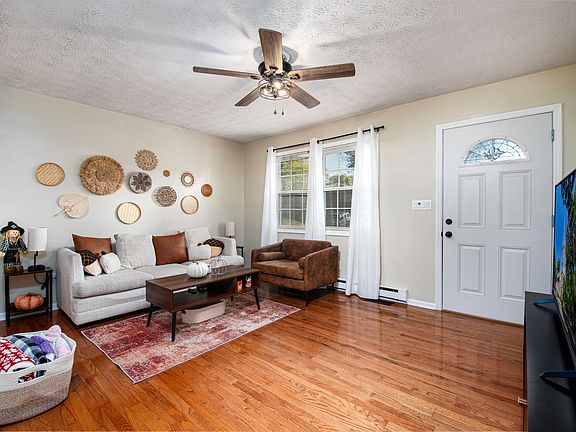 3rd image of 106 Springside Ct