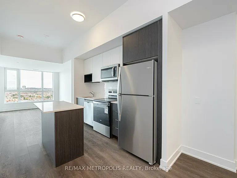 202 Burnhamthorpe Rd E #1704 — Photo 7