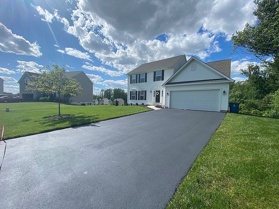 1st image of 402 Highland Ct