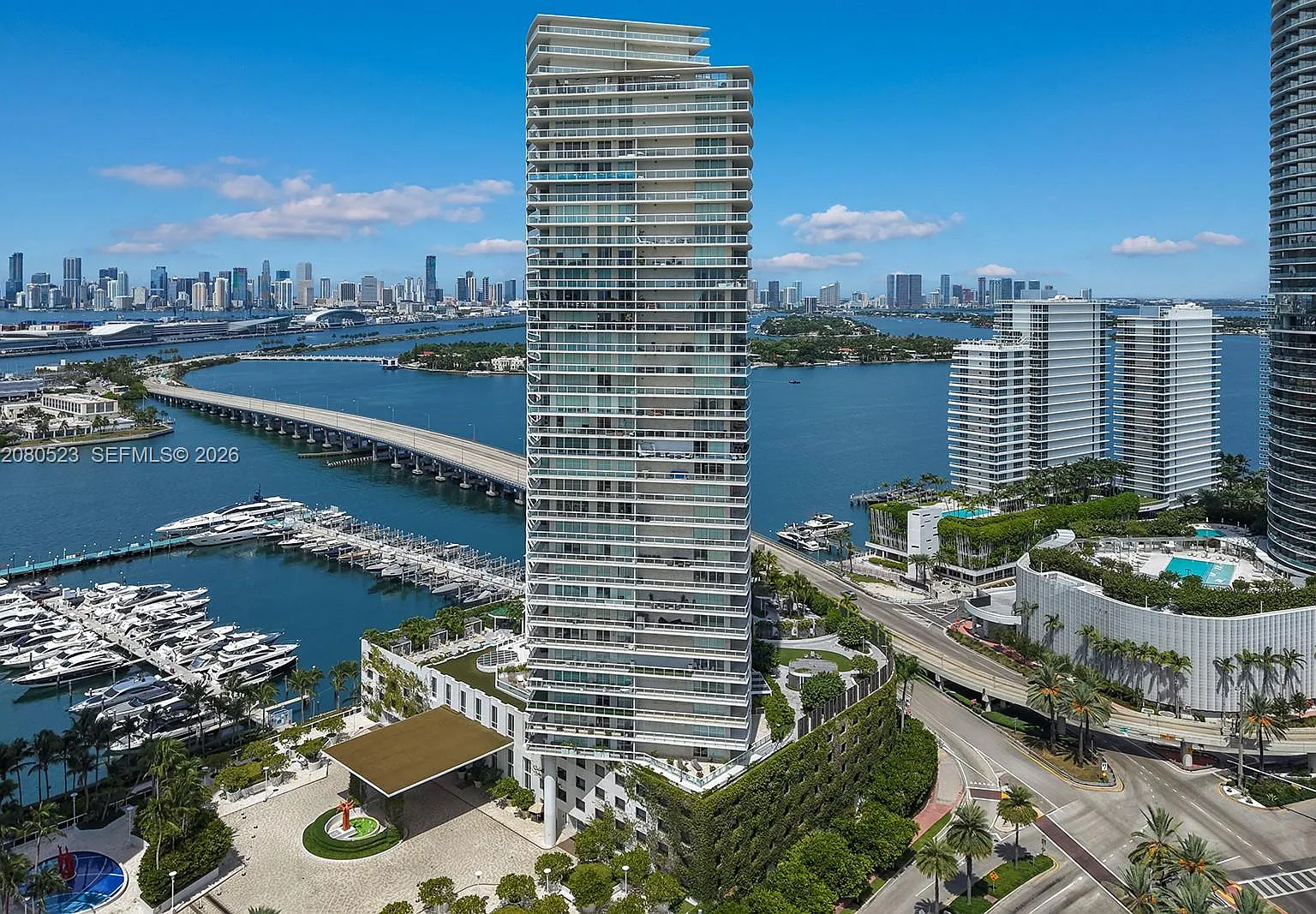 Icon Condo — Photo 1