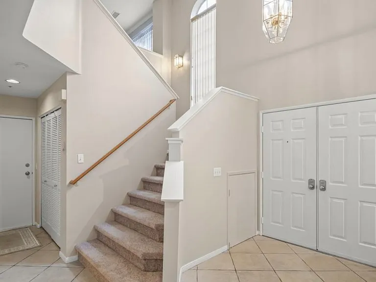 1323 Lost Point Ln — Photo 8