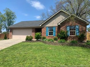 311 Erin Ln, Henryville, IN 47126