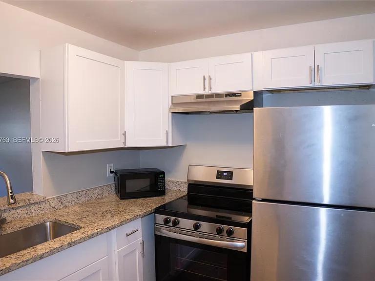 4240 Woodside Dr #4 — Photo 23