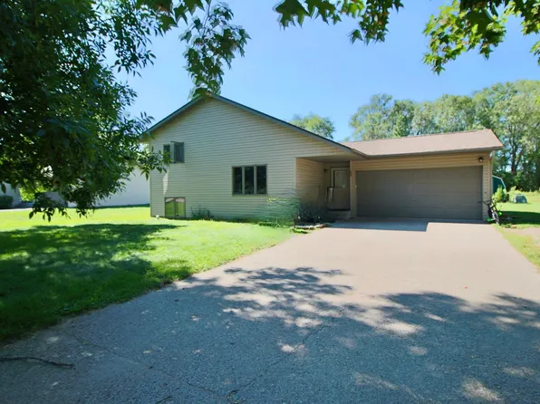 607 6th St NE, Little Falls, MN 56345