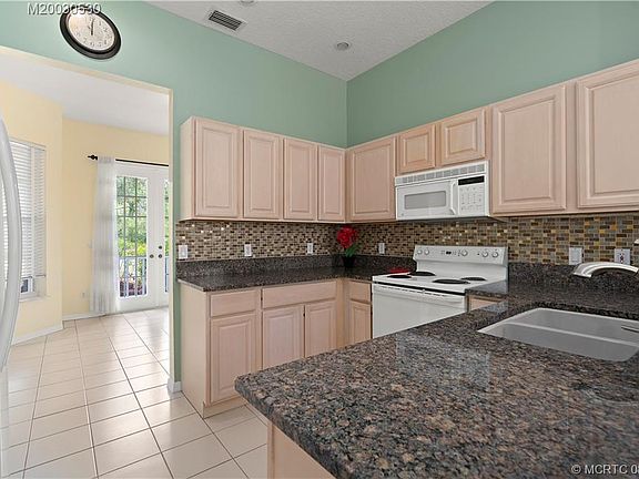 4th image of 3033 SE Brierwood Pl