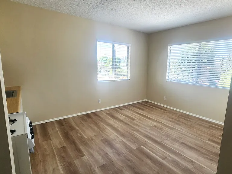 Kitchen eating area